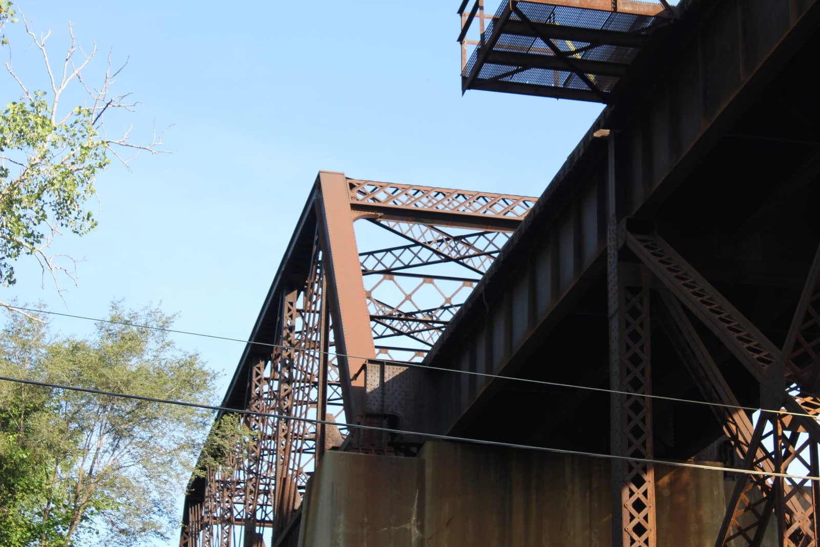 Portal bracing, 184-foot span